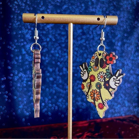 Hippie ghost peace sign dangle earrings - Picture 5 of 8